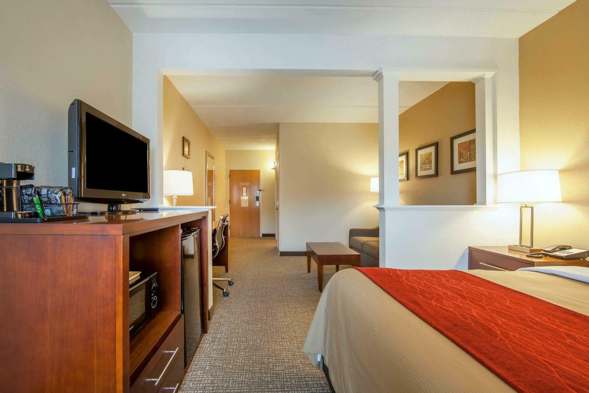 Comfort Inn At Royal Blue Pioneer Exterior foto