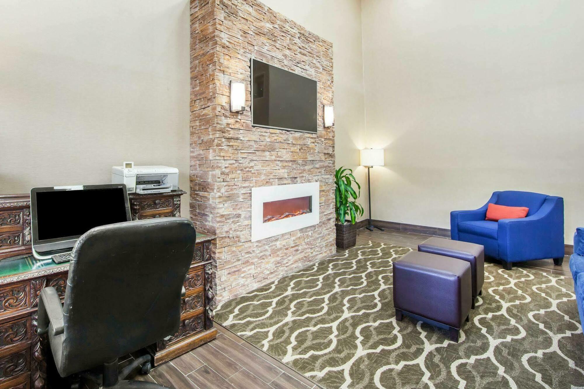 Comfort Inn At Royal Blue Pioneer Exterior foto
